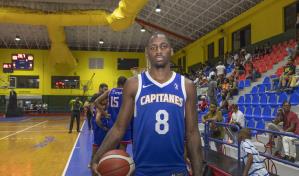David Jones juega por su club y su sueño de jugar en la NBA se mantiene vivo
