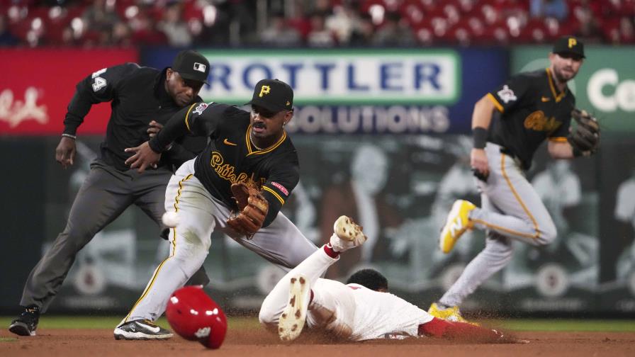 Los Piratas despiden al mánager Derek Shelton y ascienden al coach de banca Don Kelly Los Piratas despiden al mánager Derek Shelton y ascienden al coach de banca Don Kelly