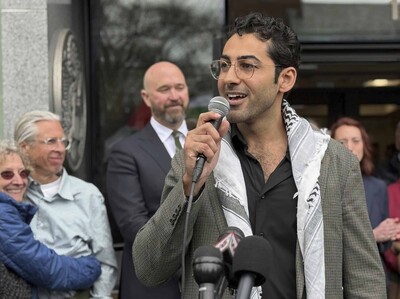 Juez detiene deportación de estudiante palestino detenido por protesta