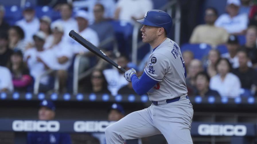Triple de Freeman con bases llenas ayuda a Dodgers a vencer a Marlins por 10-1 Triple de Freeman con bases llenas ayuda a Dodgers a vencer a Marlins por 10-1