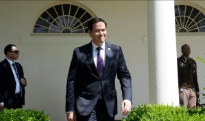 Rubio bromea con asumir aún más cargos en la Administración Trump, sería bibliotecario