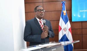 Juramentan a Agustín Burgos como el nuevo director ejecutivo del Idoppril