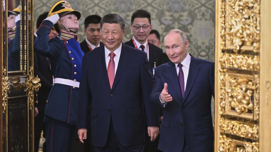 Rusia y Ucrania continúan ataques a pesar de tregua declarada por Moscú; Ucrania ratifica acuerdo Rusia y Ucrania continúan ataques a pesar de tregua declarada por Moscú; Ucrania ratifica acuerdo
