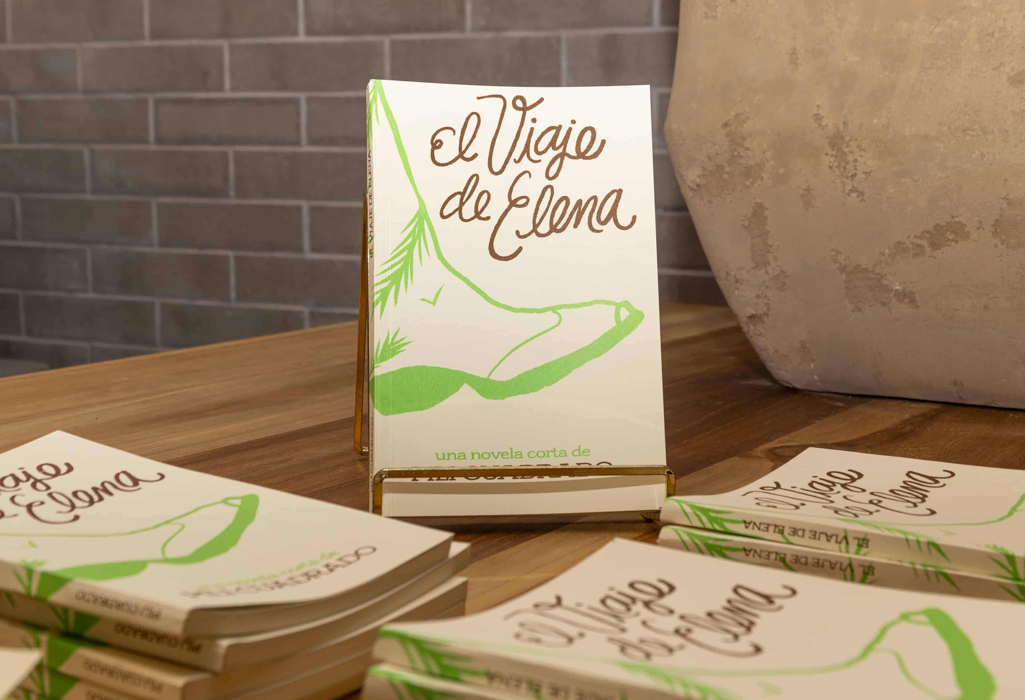 Jaime Álvarez Cuadrado explicó que la obra es un libro Cuadrado, ya que fue completamente realizado por miembros de su familia.