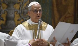 León XIV empezó su primera misa en inglés y denunció el declive de la fe en favor del dinero