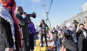 Arrestan a un alcalde de EE. UU. por allanar centro de detención de Servicio de Inmigración