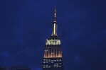 El Empire State Building se ilumina de oro y blanco en honor al Papa León XIV El Empire State Building se ilumina de oro y blanco en honor al Papa León XIV