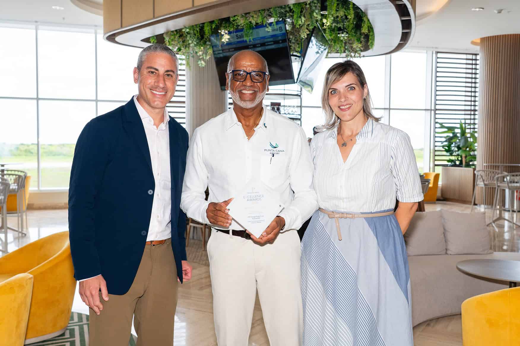 Jeremy Dalkoff, Alberto Smith y Massiel Jimenez.