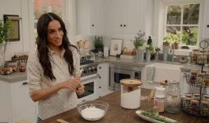 Mujer amenaza con demandar a Meghan Markle tras quemaduras por su receta casera de sales de baño