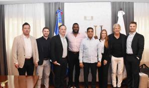 Ministro Kelvin Cruz recibe a David Ortiz y ejecutivos de Perfect Game Ministro Kelvin Cruz recibe a David Ortiz y ejecutivos de Perfect Game