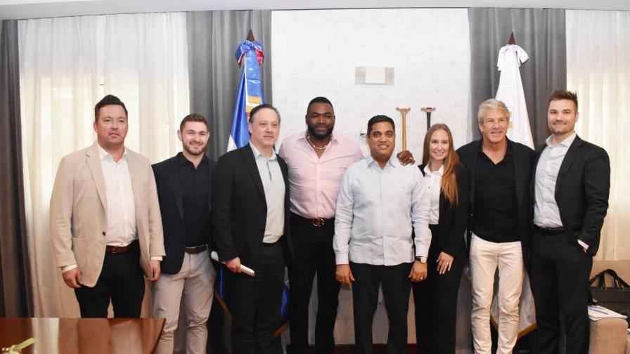 Ministro Kelvin Cruz recibe a David Ortiz y ejecutivos de Perfect Game Ministro Kelvin Cruz recibe a David Ortiz y ejecutivos de Perfect Game