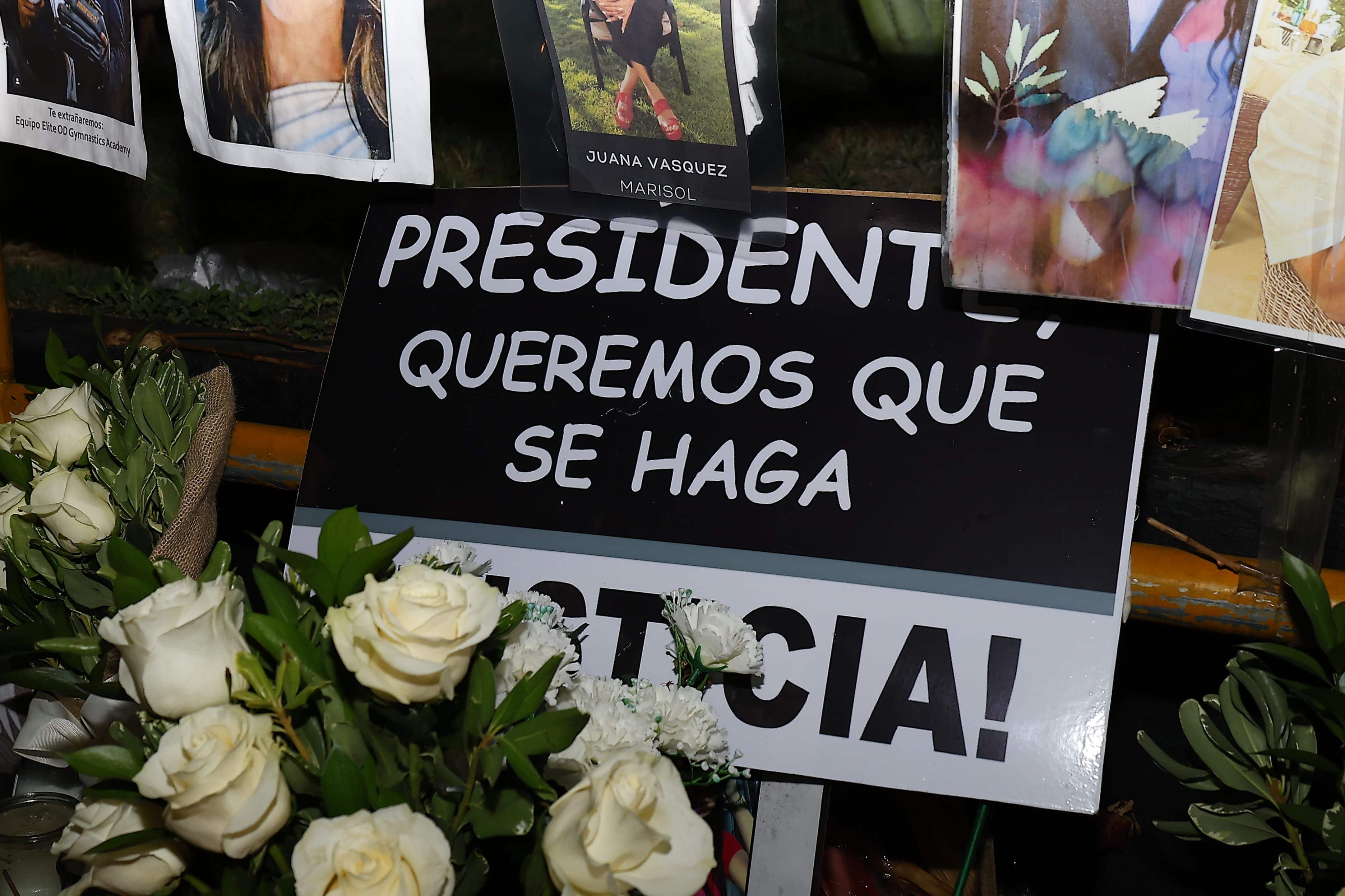 Los letreros con mensajes que exigen justicia fueron colocados por todo el lugar de la zona cero.