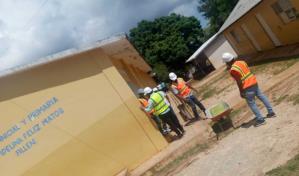 Ministerio de Educación interviene escuela de Barahona a la que se le desprendió empañete del techo