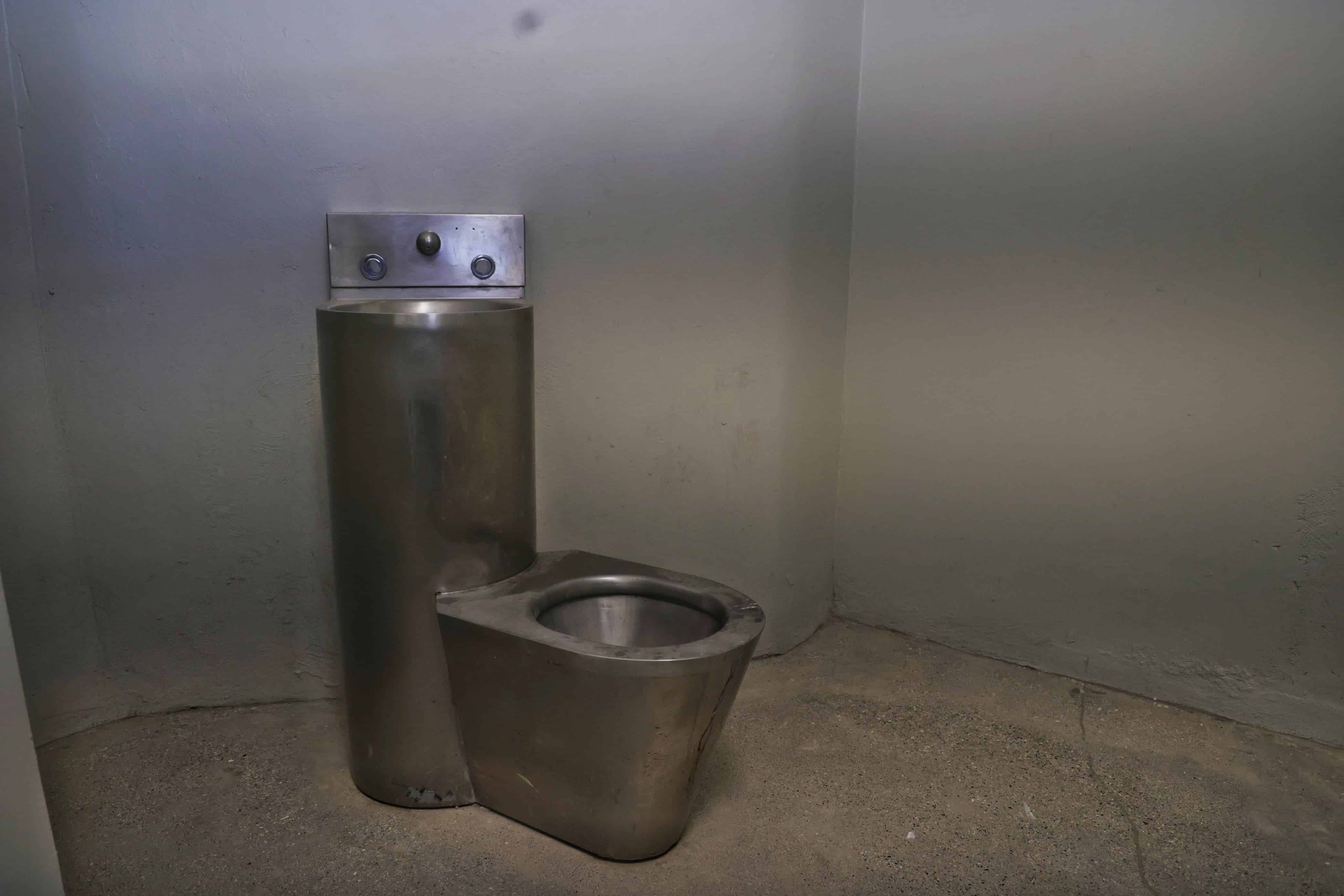 <font style=vertical-align: inherit;><font style=vertical-align: inherit;>Baño de uno de los bloques en la cárcel de Las Parras.</font></font>