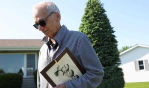 John, el discreto y orgulloso hermano del papa León XIV, camino Roma para felicitarlo