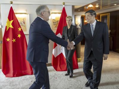 Estados Unidos y China inician conversaciones arancelarias
