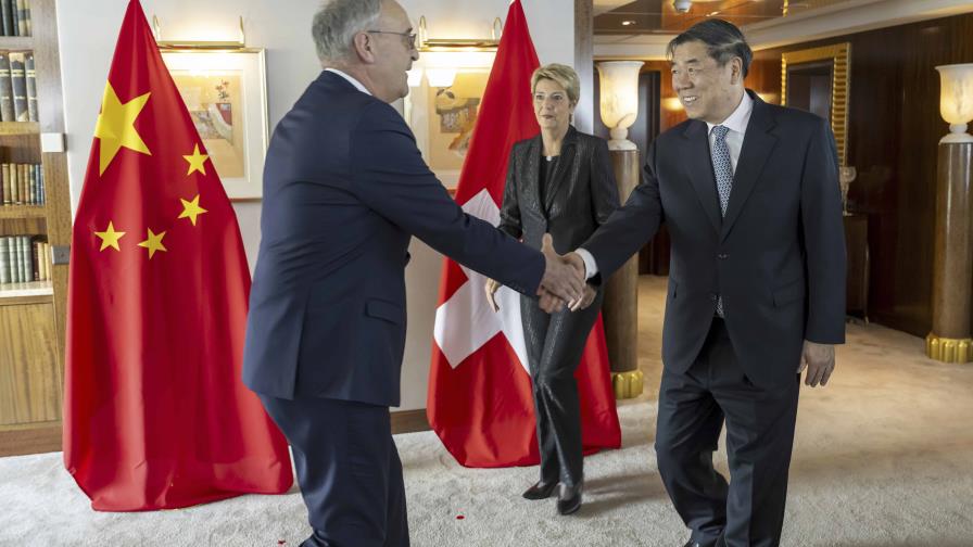 EE. UU. y China inician conversaciones arancelarias mientras el mundo busca señal de esperanza EE. UU. y China inician conversaciones arancelarias mientras el mundo busca señal de esperanza