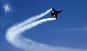 Pakistán cierra su espacio aéreo en medio de ataques cruzados de drones con la India