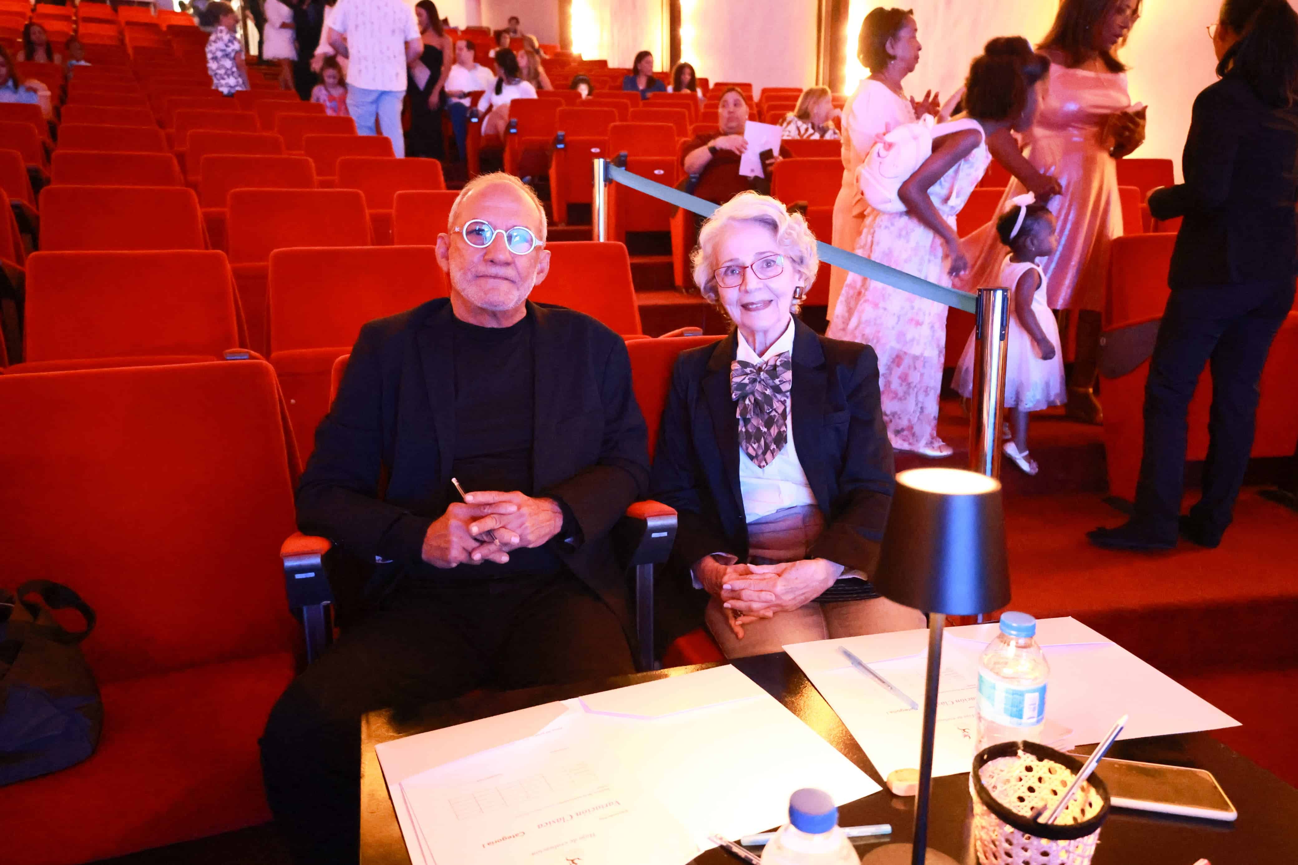 Edmundo Poy, director de la Compañía Nacional de Danza Contemporánea e Irmgard Despradel, Gloria Nacional de la Danza en la quinta edición de los Premios Eladia de Cuello, este viernes 9 de mayo de 2025.<br>