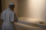 León XIV, humilde siervo de Dios, visita la tumba de Francisco