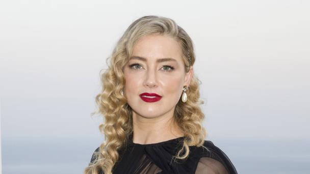 Amber Heard revela los nombres de sus gemelos en el Día de las Madres