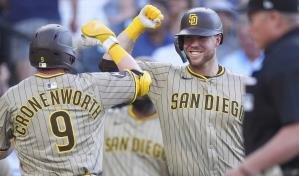 Padres conectan cinco HRs y logran 24 hits en paliza sobre Rockies