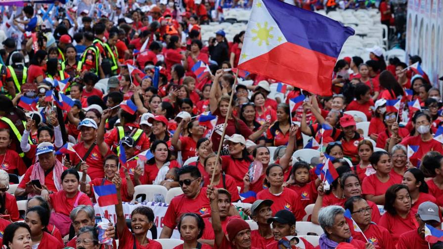 Filipinas acude este lunes a las urnas para elecciones clave en plena disputa entre Marcos y Duterte Filipinas acude este lunes a las urnas para elecciones clave en plena disputa entre Marcos y Duterte