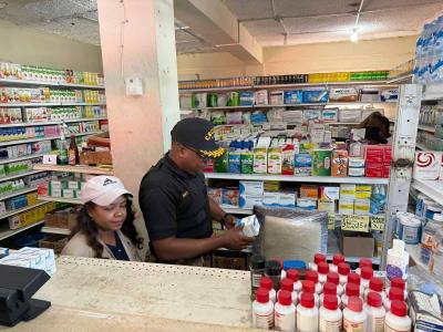 Decomisan 10 millones de medicamentos irregulares en Salcedo