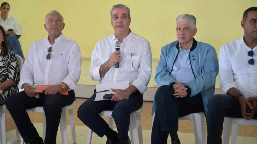Abinader escucha a sectores representativos de Villa Trina y promete soluciones ante daños por lluvias Abinader escucha a sectores representativos de Villa Trina y promete soluciones ante daños por lluvias