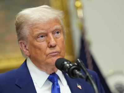 Trump exige datos de indocumentados que solicitaron ayuda en pandemia