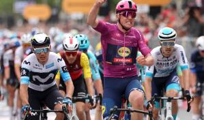 Pedersen vuelve a ganar y recupera el rosa en un Giro que se despide de Albania