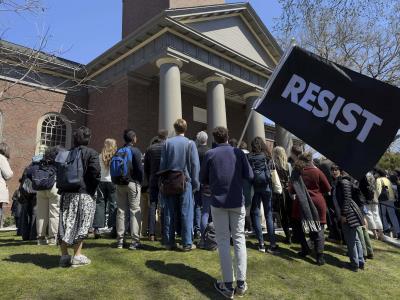 Trump ordena a las universidades revelar datos raciales