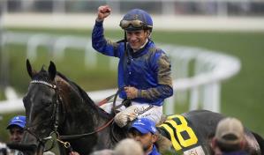 El jinete multado por excederse en golpes al caballo en el Kentucky Derby piensa apelar