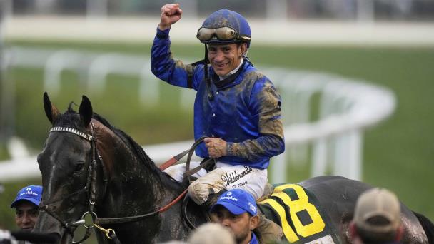 El jinete multado por excederse en golpes al caballo en el Kentucky Derby piensa apelar