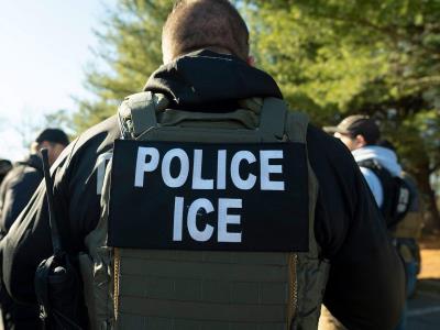 Agentes del ICE se hacen pasar por empleados públicos en Arizona