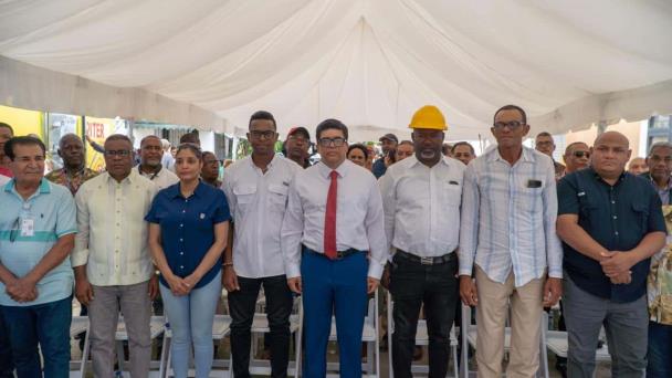 Alcaldía de Santo Domingo Este lanza plan comunitario para sanear imbornales