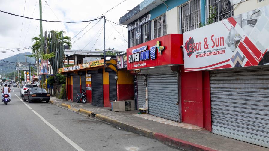 Residentes de Villa Altagracia levantan paro por aumento del peaje Residentes de Villa Altagracia levantan paro por aumento del peaje