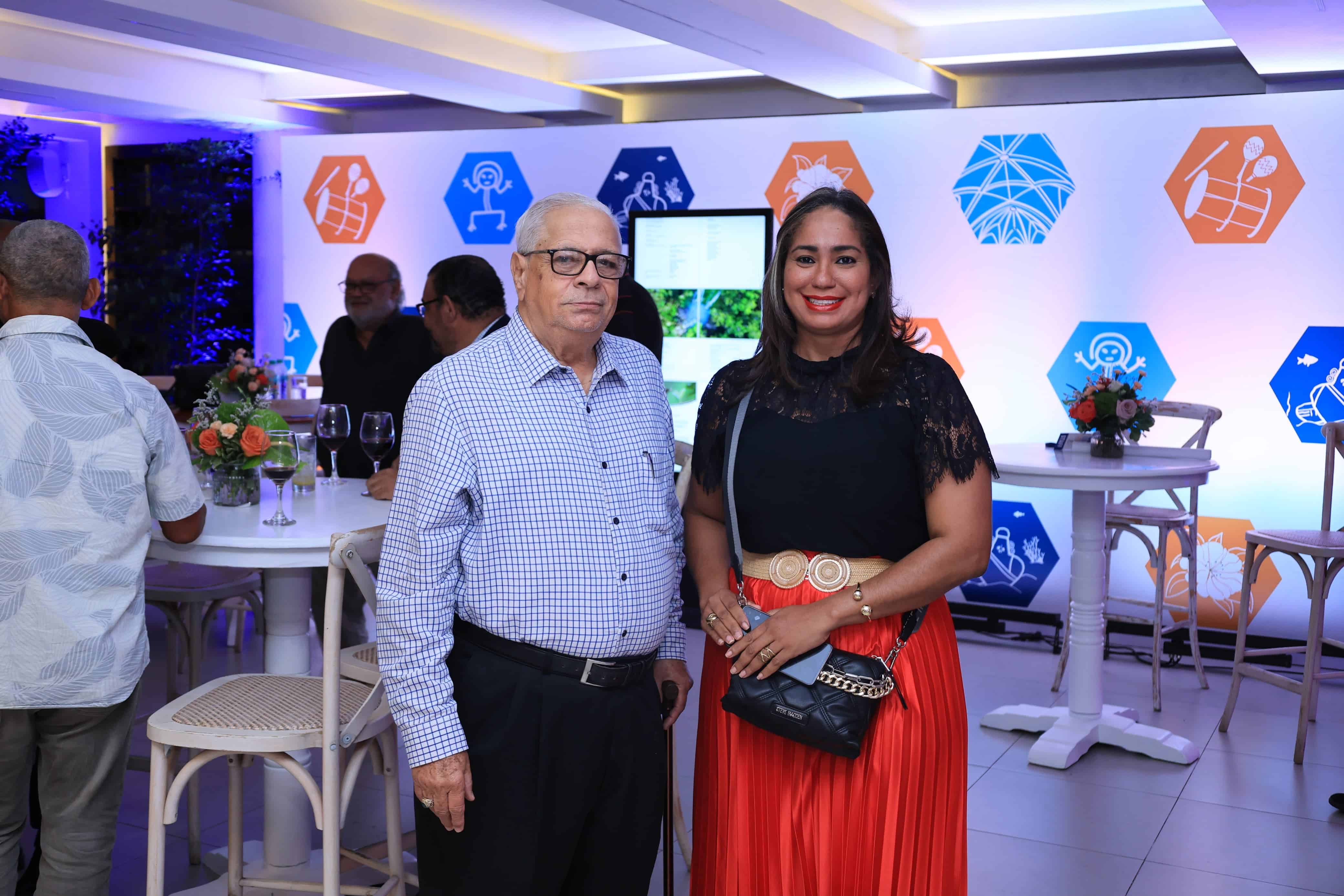 José Alfredo Rizek y Vanessa Burgos.