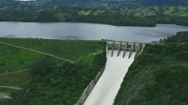 Liberan agua de la presa Tavera-Bao tras lluvias en la región norte