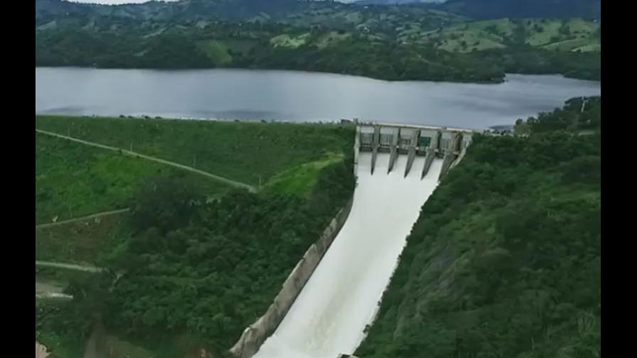 Liberan agua de la presa Tavera-Bao tras lluvias en la región norte Liberan agua de la presa Tavera-Bao tras lluvias en la región norte