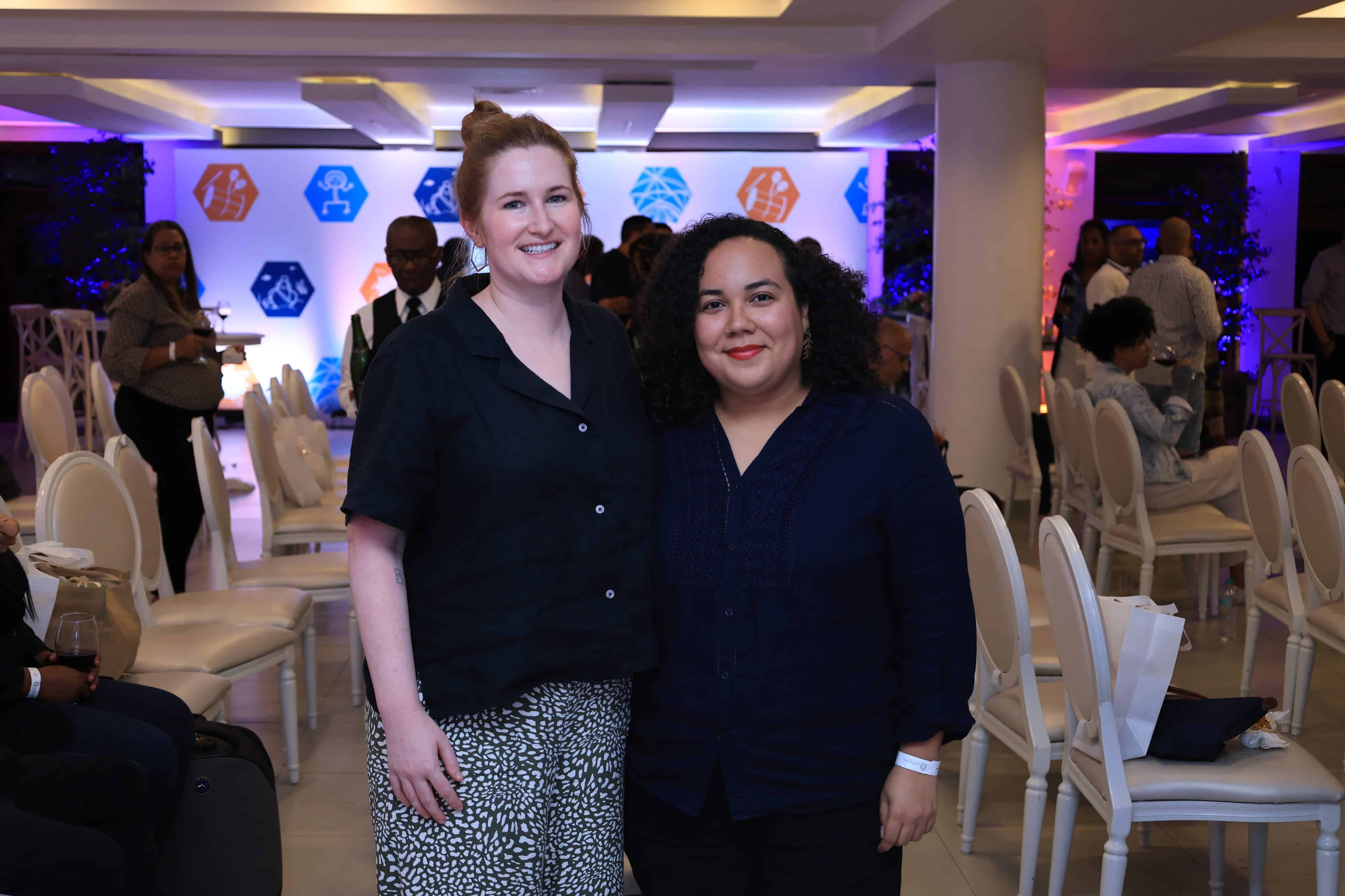 Leah Bright y Blanca Mejía.