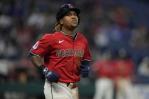 José Ramírez se roba tres bases y Guardians blanquean a Cerveceros