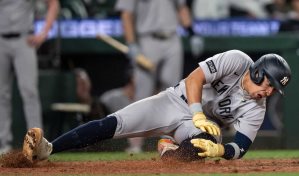 Por un  mal deslizamiento, Oswaldo Cabrera fue retirado en ambulancia del juego Yankees-Mariners