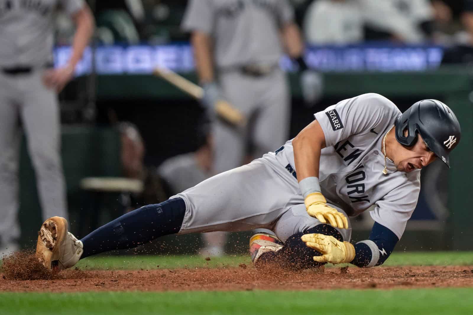Por un mal deslizamiento, Oswaldo Cabrera fue retirado en ambulancia del juego Yankees-Mariners Por un mal deslizamiento, Oswaldo Cabrera fue retirado en ambulancia del juego Yankees-Mariners