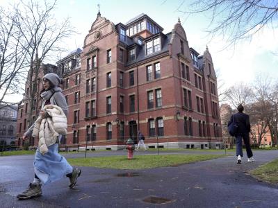 Estudiantes dominicanos en Harvard afectados por medida de Trump
