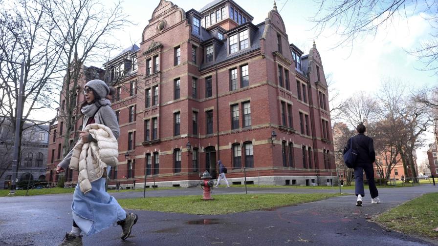 Gobierno de Trump cancela otros 60 millones de dólares en fondos a Universidad de Harvard Gobierno de Trump cancela otros 60 millones de dólares en fondos a Universidad de Harvard