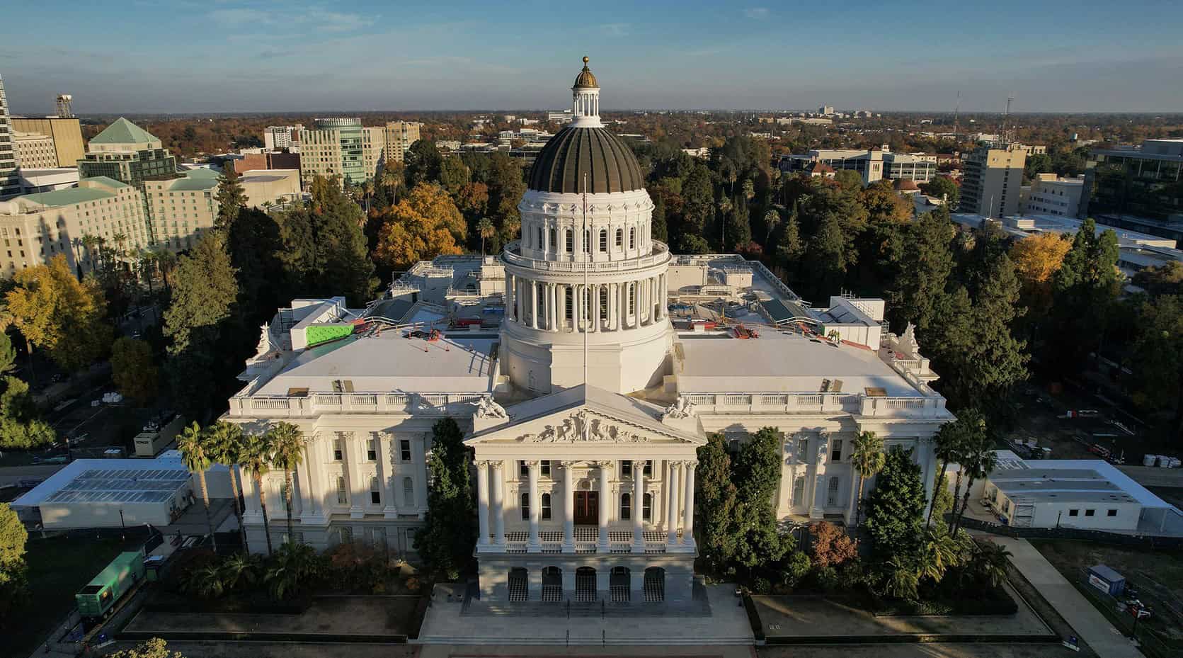 California demanda a Trump por retener fondos para transporte en castigo por inmigración California demanda a Trump por retener fondos para transporte en castigo por inmigración