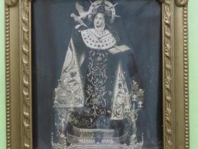 Abren sepulcro Santa Teresa de Jesús en España y fieles la veneran