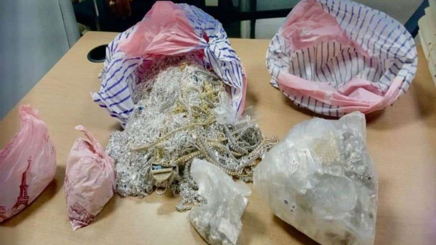 Las autoridades recuperan más de 10 kilos de joyas que fueron robadas en Santiago Las autoridades recuperan más de 10 kilos de joyas que fueron robadas en Santiago