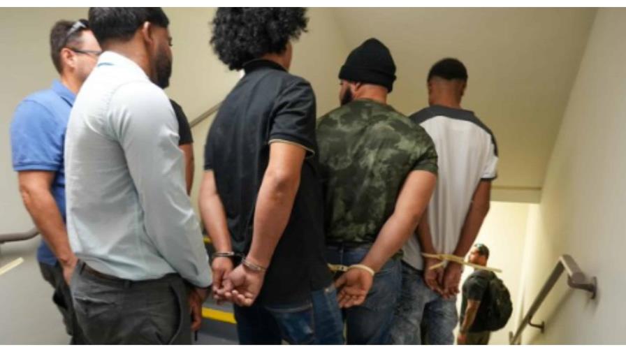 El ICE arresta a 53 dominicanos indocumentados en un hotel de San Juan, Puerto Rico El ICE arresta a 53 dominicanos indocumentados en un hotel de San Juan, Puerto Rico